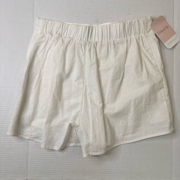Crescent Beautiful Forty-Five Percent Linen White Shorts - Picture 2 of 4